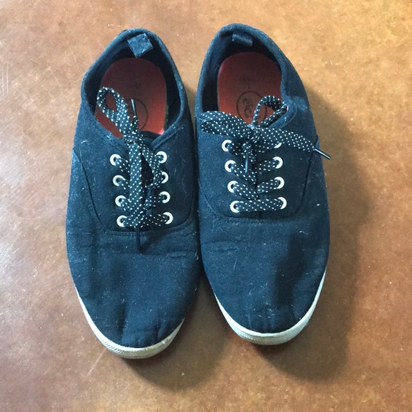 Etcetera Shoes Black Tennis Shoes Poshmark